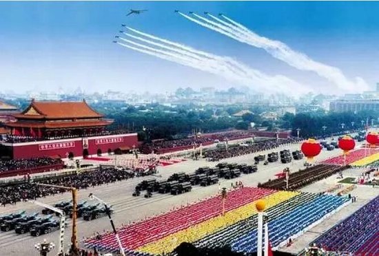 慶祝祖國輝煌，50周年國慶大閱兵高清完整版回顧，慶祝祖國輝煌，國慶大閱兵高清完整版回顧，共襄五十周年慶典盛況