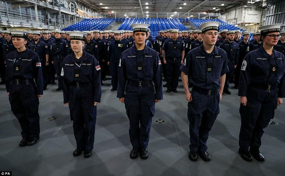 伊麗莎白女王號航母圖片，展現(xiàn)英國海軍力量的驕傲，伊麗莎白女王號航母展示英國海軍力量的風(fēng)采