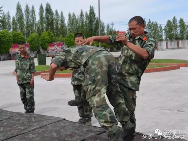 當兵可以談戀愛嗎？——深度解析軍營戀愛現(xiàn)象，軍營戀愛現(xiàn)象，解析士兵能否談戀愛的多維度視角