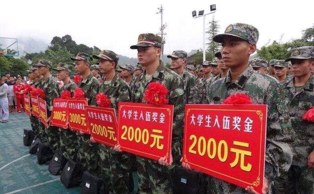 大學(xué)生如何參軍，一條充滿榮耀與成長的道路，大學(xué)生參軍之路，榮耀與成長的交織