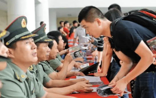 本科畢業(yè)大學(xué)生當(dāng)兵政策2021，機遇與挑戰(zhàn)并存，本科畢業(yè)大學(xué)生當(dāng)兵政策2021，機遇與挑戰(zhàn)并存解析