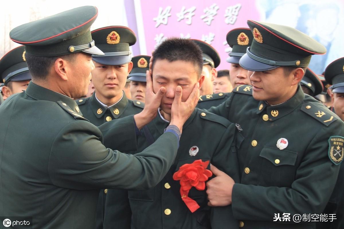空軍義務(wù)兵在軍隊(duì)中的職責(zé)與角色，探尋空軍義務(wù)兵的主要任務(wù)，空軍義務(wù)兵職責(zé)與角色探究，主要任務(wù)解析
