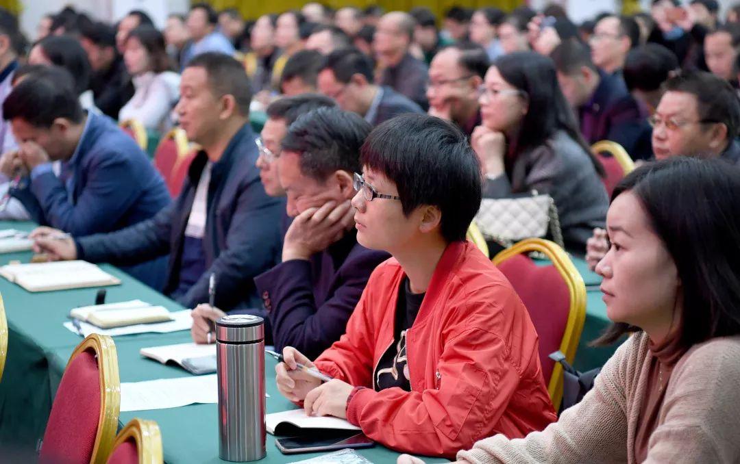 新聞報(bào)刊最新一期，深度解讀熱點(diǎn)事件，掌握最新資訊動(dòng)向，新聞熱點(diǎn)深度解讀，掌握最新資訊動(dòng)向