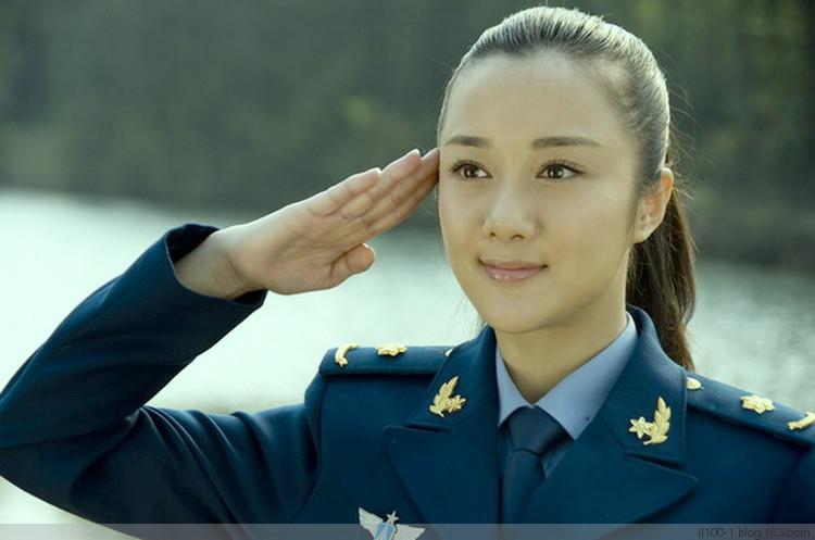 最美女兵軍禮，榮耀與責(zé)任并存，最美女兵軍禮，榮耀與責(zé)任的交響