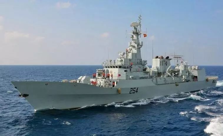 中國目前最先進(jìn)的軍艦，展現(xiàn)強(qiáng)大的國防實(shí)力，中國最尖端軍艦彰顯國防實(shí)力