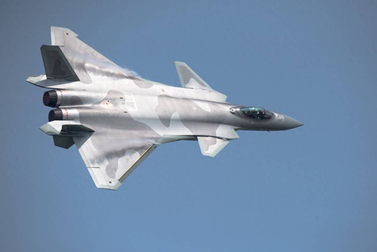 揭秘殲-20戰(zhàn)機(jī)的卓越性能與未來展望，揭秘殲-20戰(zhàn)機(jī)的性能優(yōu)勢(shì)及未來展望