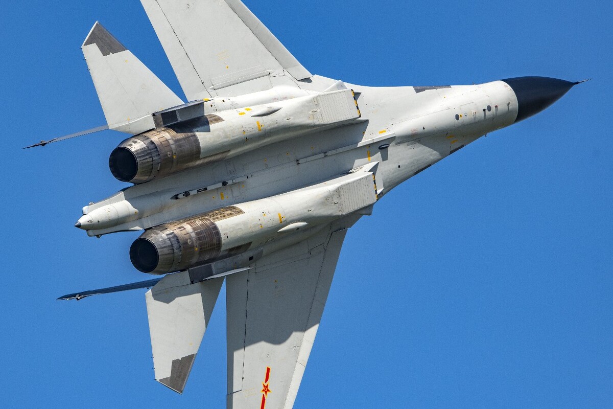 殲-11BS戰(zhàn)斗機，性能卓越與先進技術的完美結合，殲-11BS戰(zhàn)斗機，卓越性能與尖端技術的完美融合