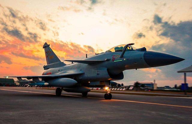 揭秘殲-10C，巴鐵曝光的大量信息與深度解析，巴鐵深度解析，殲-10C戰(zhàn)機(jī)揭秘與大量信息曝光