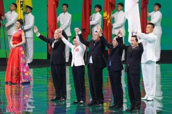 澳門正版免費(fèi)大全，探索未來的機(jī)遇與挑戰(zhàn)（2025版），澳門正版免費(fèi)大全，未來機(jī)遇與挑戰(zhàn)的探索（2025版展望）