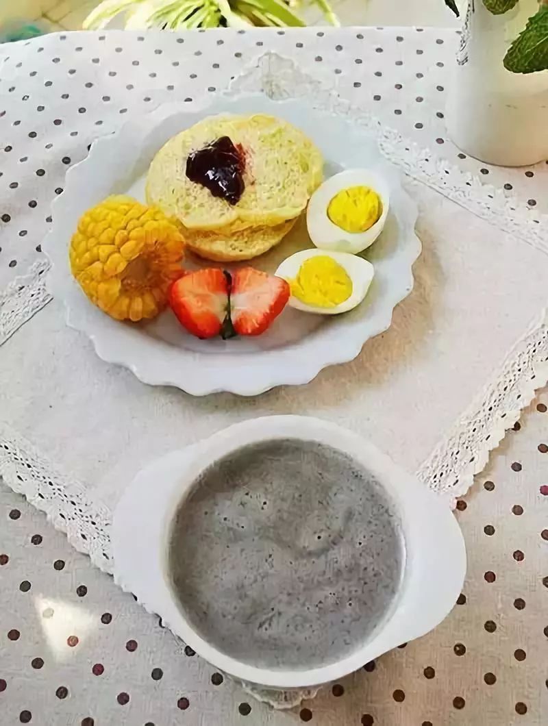 為孩子準(zhǔn)備的健康早餐，精選的100套營養(yǎng)搭配方案，精選為孩子準(zhǔn)備的100種營養(yǎng)搭配方案，打造健康早餐新選擇