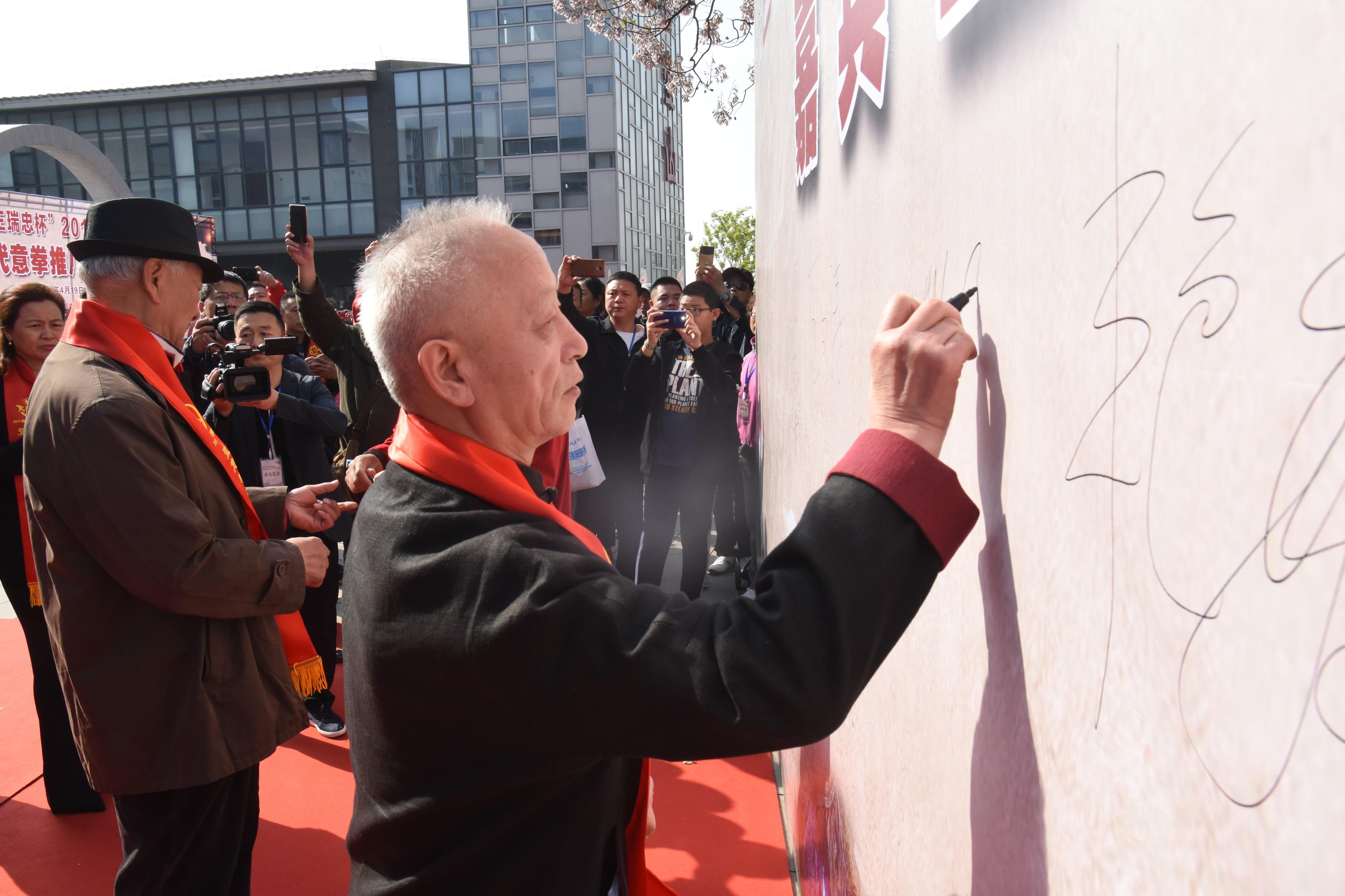 王中王論壇免費(fèi)公開資料一網(wǎng)盡精彩內(nèi)容，王中王論壇，免費(fèi)公開資料匯聚精彩內(nèi)容