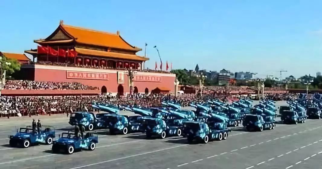 國慶70周年閱兵，展現(xiàn)中國力量與榮耀，國慶70周年閱兵，彰顯中國力量與榮光