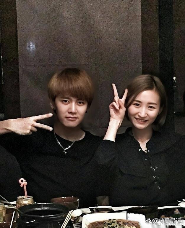 任嘉倫與老婆的恩愛(ài)現(xiàn)狀，揭秘他們的幸?；橐錾睿渭蝹惻c妻子的恩愛(ài)婚姻現(xiàn)狀，揭秘幸?；橐錾蠲孛? width=