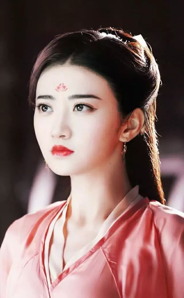 當(dāng)紅女明星名單，聚焦娛樂圈璀璨明星，聚焦娛樂圈，當(dāng)紅女明星名單的璀璨之星